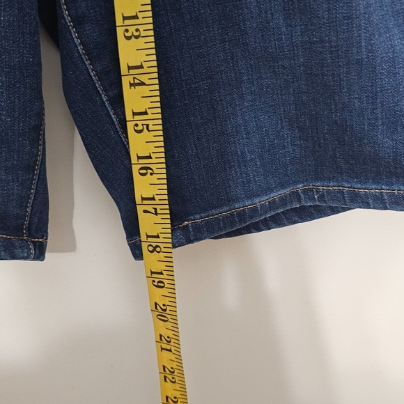 Lee Women's Jeans 10 Medium Blue Bermuda Curvy Fit Mordern Fit 0557 - Picture 5 of 13